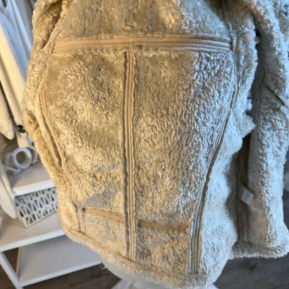 Maurices sz. XL vegan suede vest with vegan fur lining winter, spring fall #4272 - Picture 9 of 11